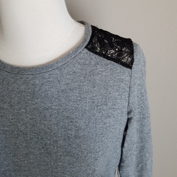 Grey top with crochet lace shoulders and back - Picture 3 of 6